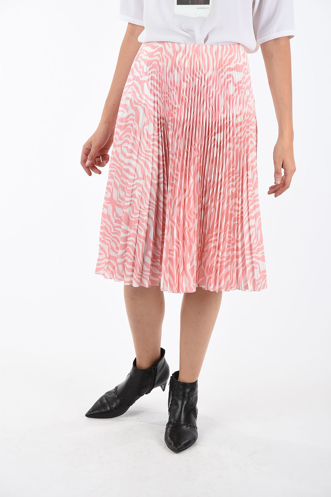 pink pleated flare skirt